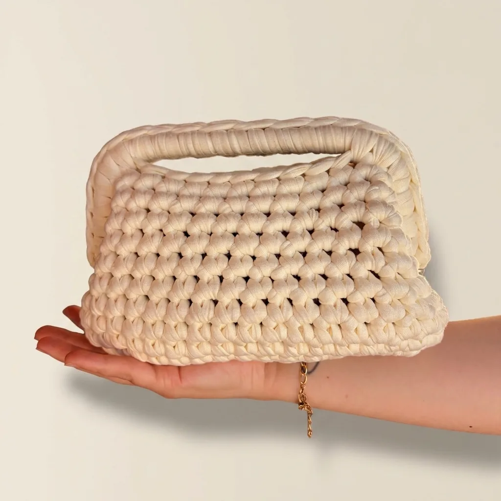 Borsa Clutch in Fettuccia all'Uncinetto
